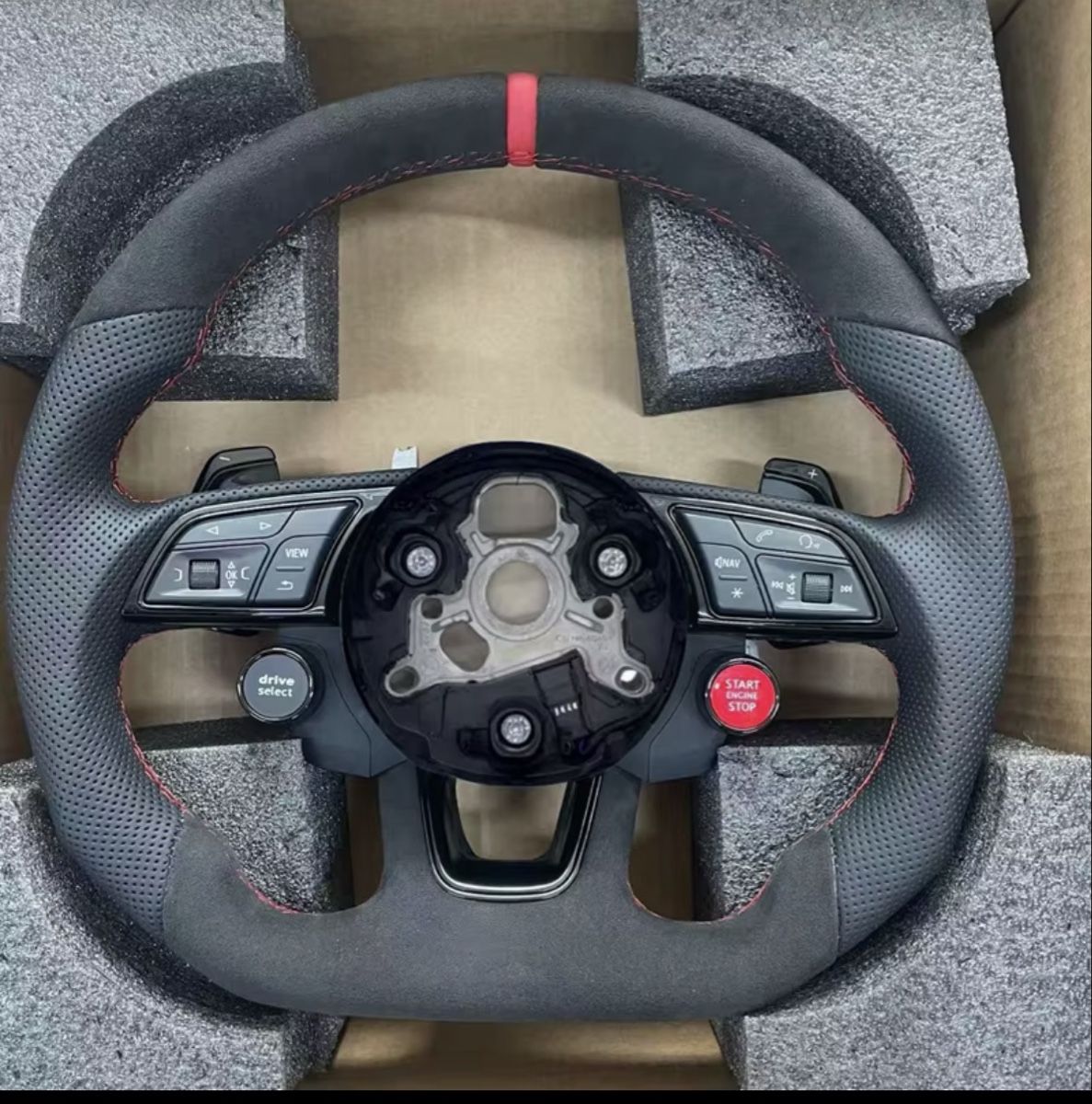 Audi Toutes les pièces auto: RS-Lenkrad – Neuf avec emballage d'origine à Effretikon par als_nv9l