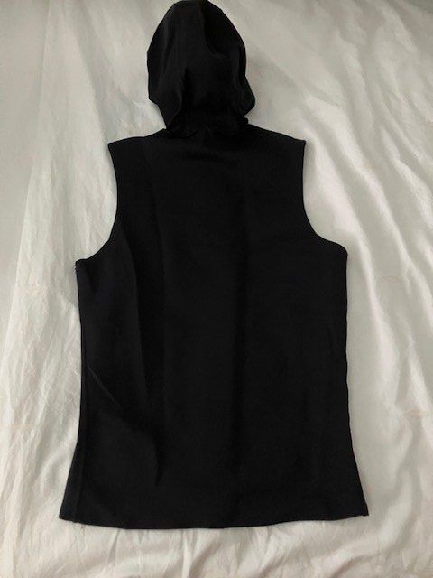 Top: Sportkleidung Surftop – Usato da Lufingen venduto da Montreux 2