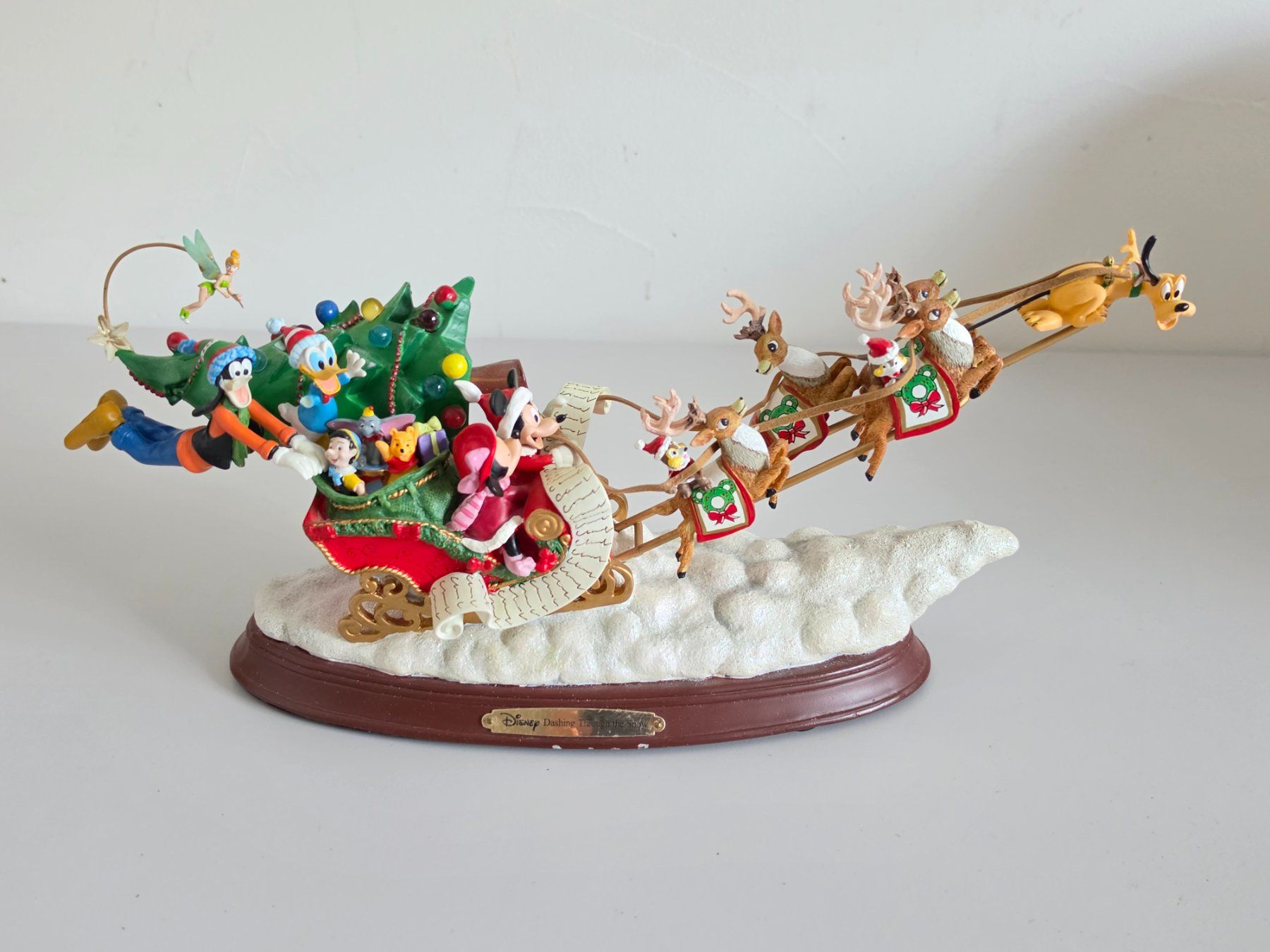 Disney Statuette: Disney Dashing Through the Snow - Bradford Exchange 2011 – Usato da Birr venduto da DisDas