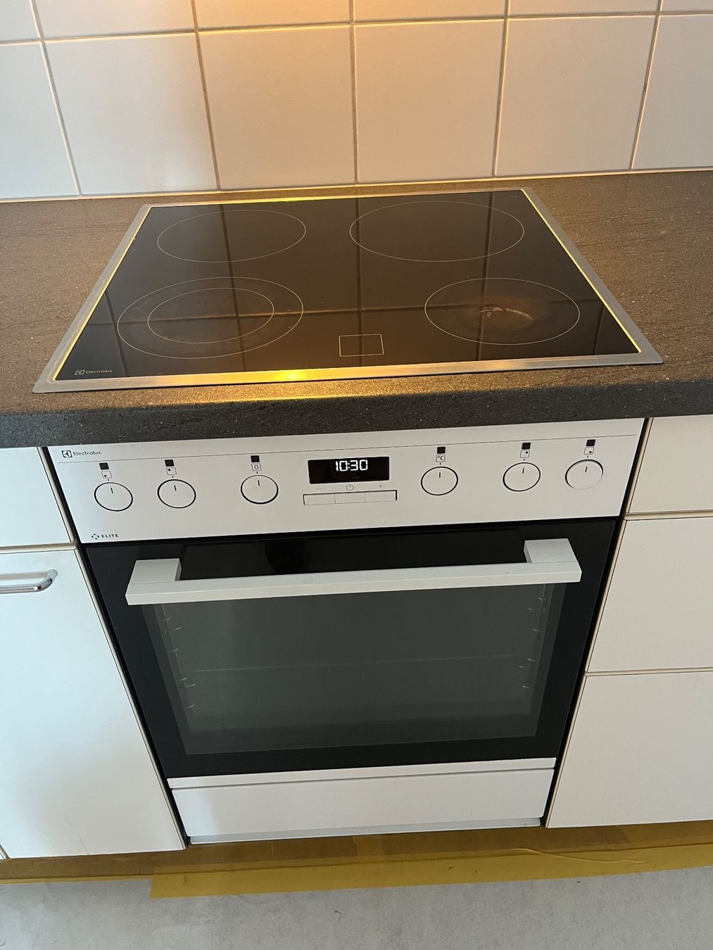 Electrolux Cucine: Backofen + Glaskeramik von Electrolux – Usato da bern venduto da sanducci