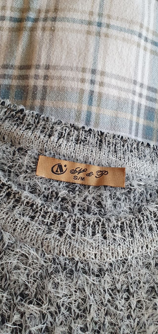 Pulls & Sweat-shirts: Pullover grau S/M mit Faser-Look – D'occasion à Bern par fede736 1