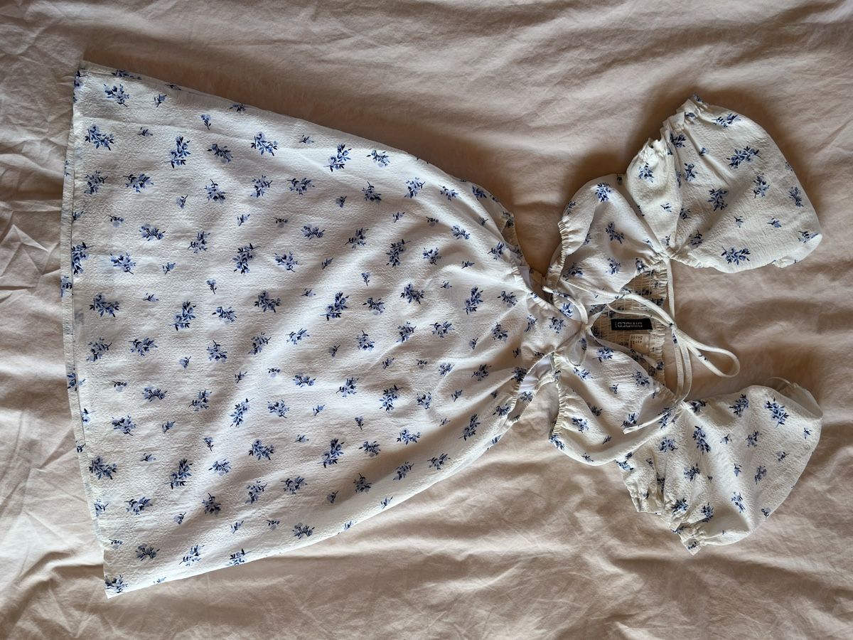H&M Robes: Sommerliches Blumenkleid mit Auschnitte – Neuf (Voir description) à Frauenfeld par secondhand2hand 1