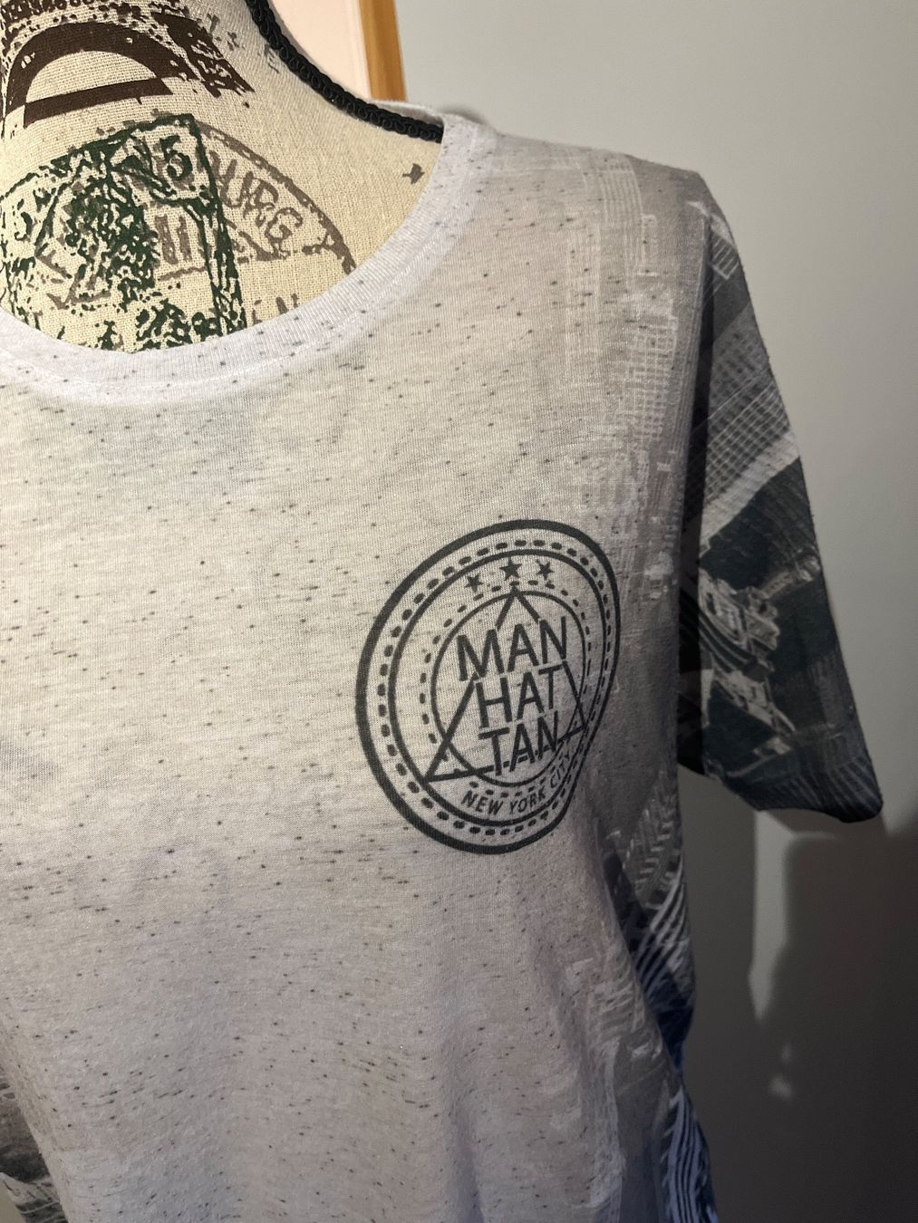T-shirt: T-Shirt gris – Usato da Le Locle venduto da Mayd_h 1