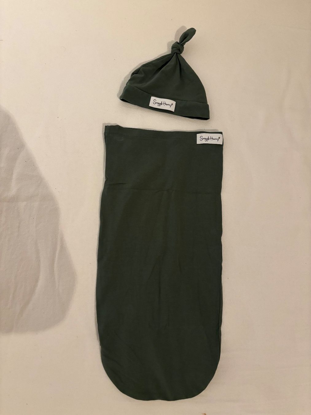 Copricapi, berretti & cappellini: Olive Organic Snuggle Swaddle & Beanie Set – Nuovo (secondo la descrizione) da Zürich venduto da S_on 1