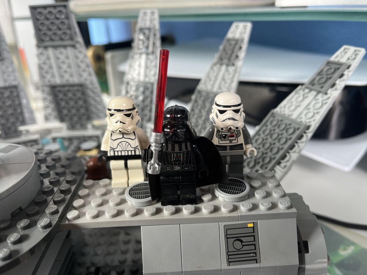 Lego Baukästen: Lego Star Wars Falcon + Diverse Figuren – Gebraucht aus Roggwil BE von NYRF 7
