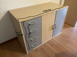 Commode avec tiroirs et portes