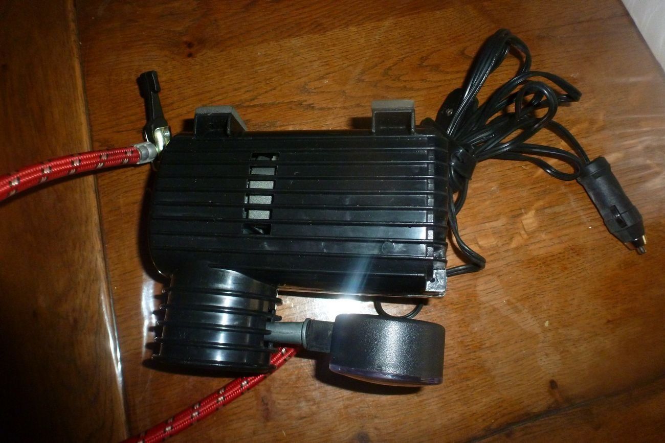 Kompressoren: Mini-Kompressor 12V, 14 bar Maximum Pump – Gebraucht aus Emmen von newcar4you 4