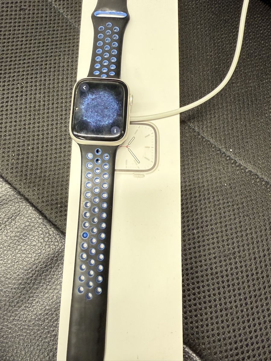 Apple Smartwatch: Apple Watch Series 7 45 mm – Difettoso da Uster venduto da jca_pr9r