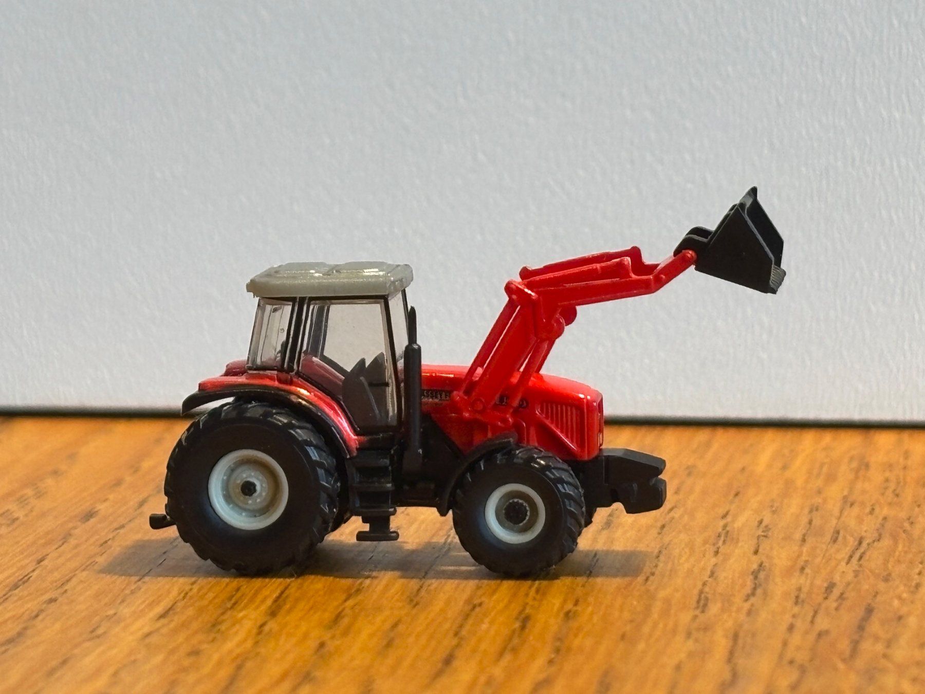 Modelleisenbahnen: M1480: Traktor mit Frontlader (Spur N) – Neu (gemäss Beschreibung) aus Birsfelden von Birs_25 1