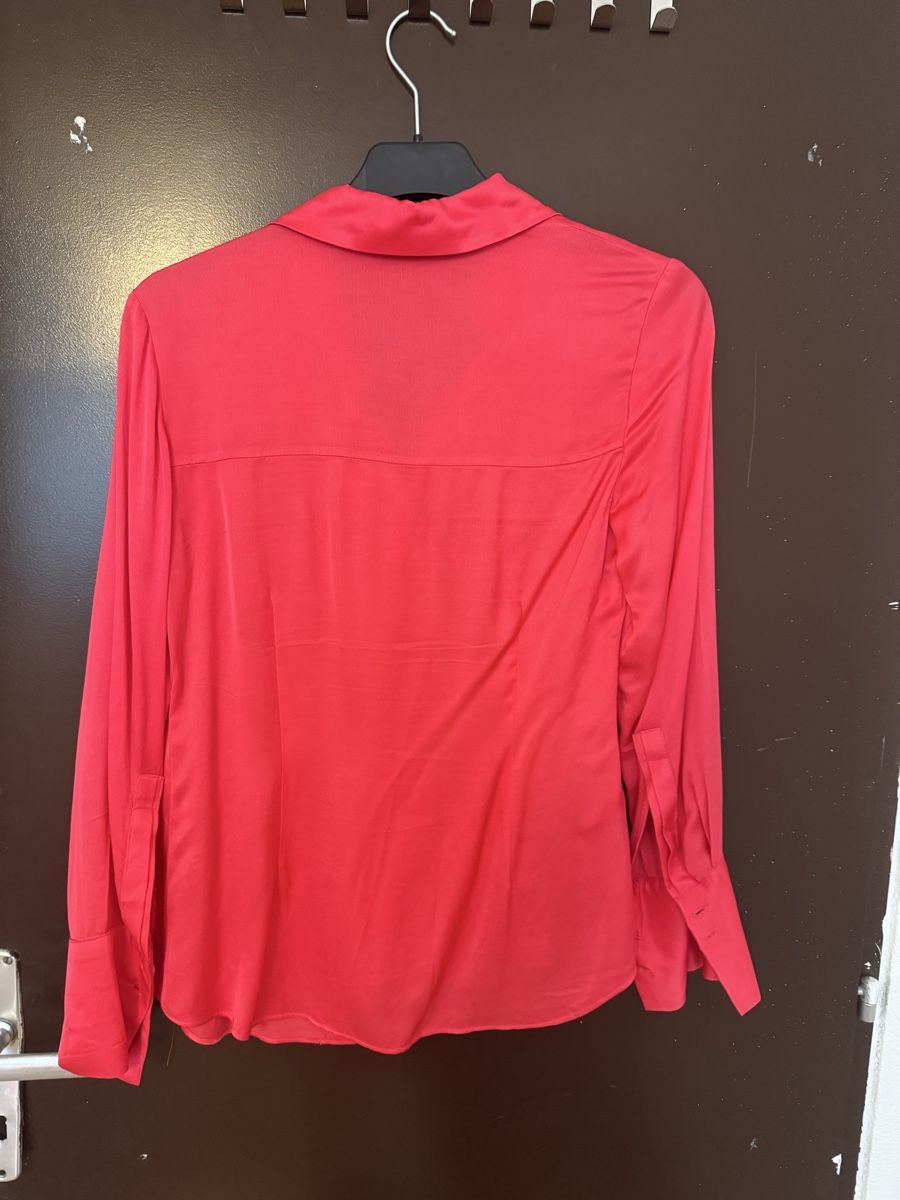 Mango Camicette: Chemise rouge satinée – Nuovo (secondo la descrizione) da Lausanne venduto da Michel_Ozcan 1