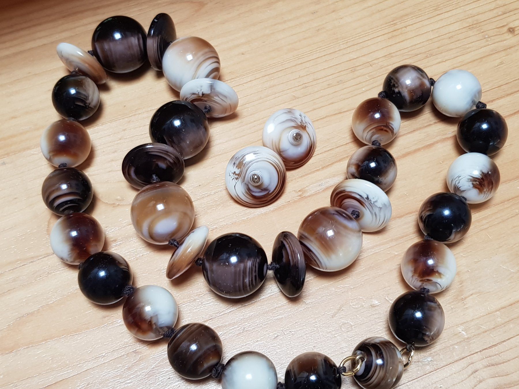 Catenine: VALENTINO  - Halskette mit Orhclips – Usato da Lengnau BE venduto da Mango888