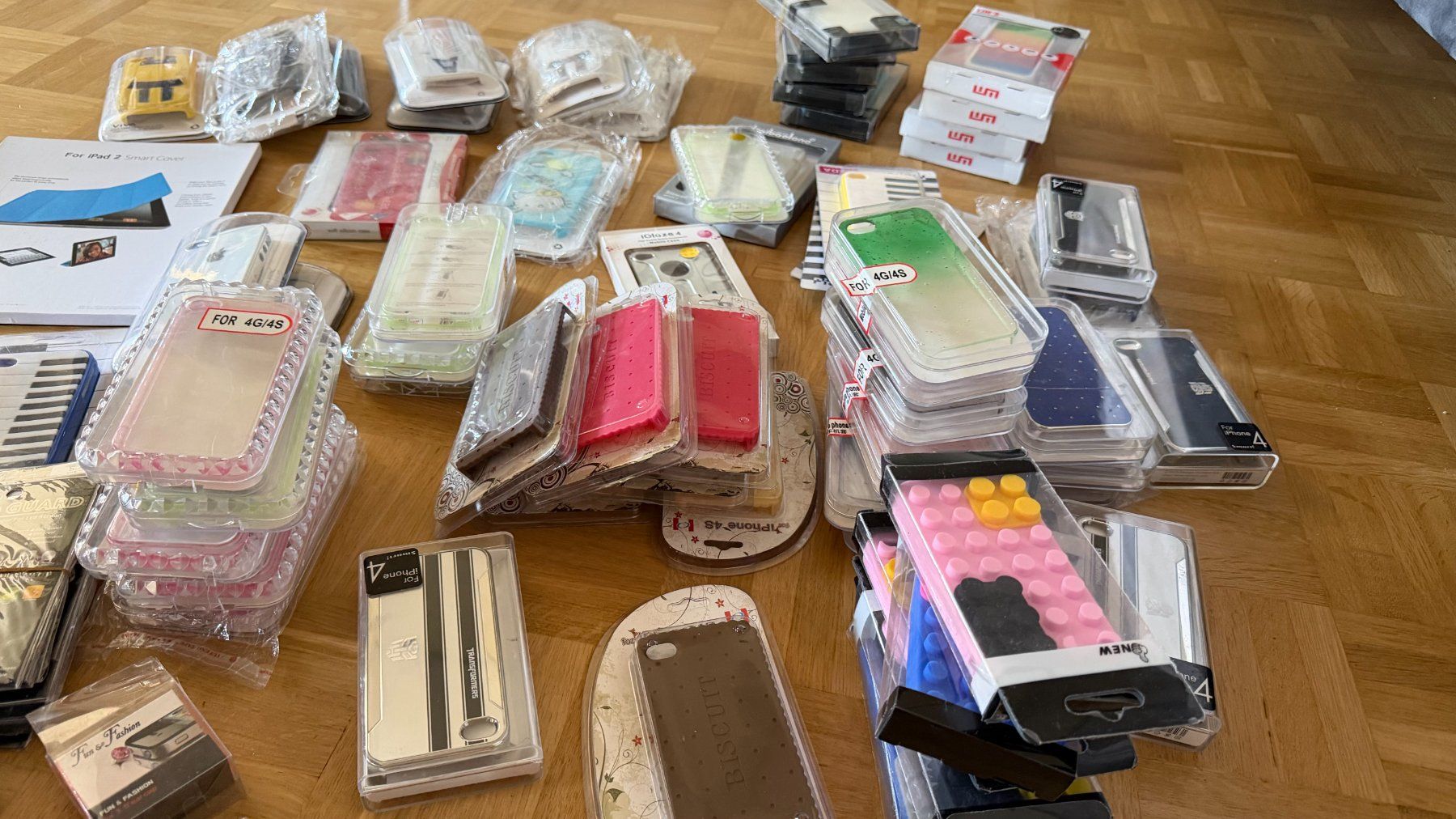 Coques & Protection écran: Lot 70 coques iPhone 4 / 4S + protections écran – D'occasion à Genève par dkr_j29m 8