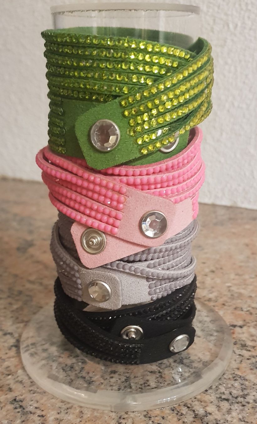 Bracciali & Braccialetti: Plexiglas Aussteller mit 4 Armbändern – Nuovo (secondo la descrizione) da Figino venduto da mayam63 1