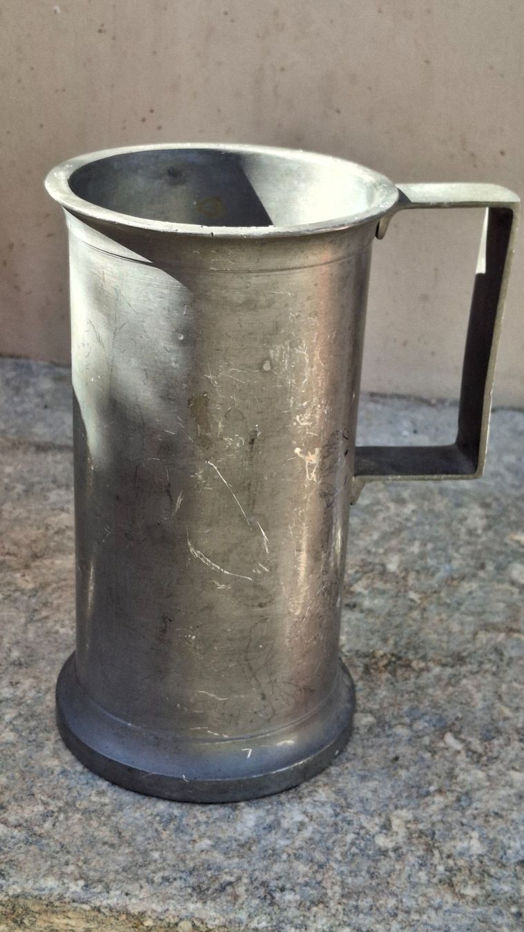 Altri elettrodomestici e apparecchi d’epoca: Antik C.B. Zinn Metall-Objekt Messbecher ca. 1 L – Usato da Münchenbuchsee venduto da babilibern 2
