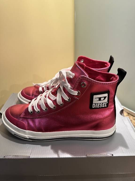 Diesel Scarpe da donna: Scarpe DIESEL rosa – Usato da Claro venduto da fru_fn7k 3