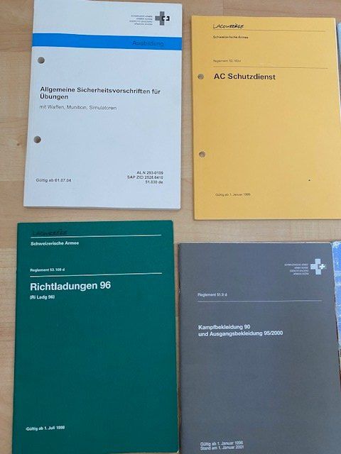 Livres: LOT REGLEMENTE  CH ARMEE – D'occasion à Chur par silbermon 1