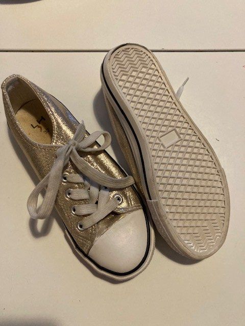 Scarpe per ragazze: Lot chaussures "filles" t.32 – Usato da Boudry venduto da Lamue01 1