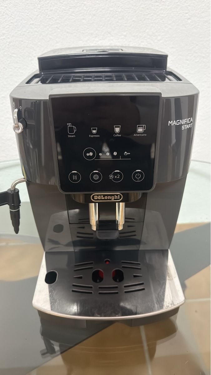 Macchine per caffè & Macchine per espresso: Machine à café Delonghi Magnifica Start – Usato da Soyhières venduto da Jura22
