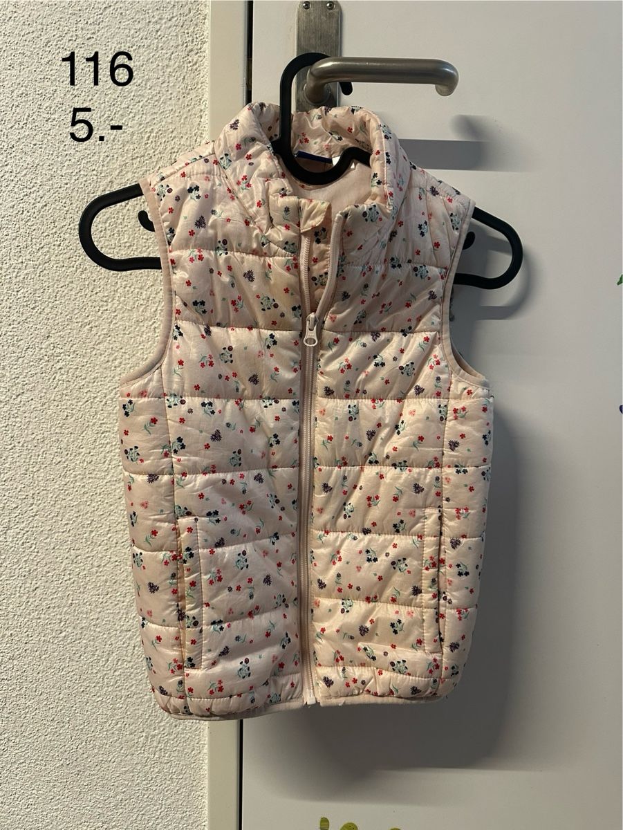 Altro abbigliamento per bambina: Gilet 116 – Usato da Muri AG venduto da Ariete81