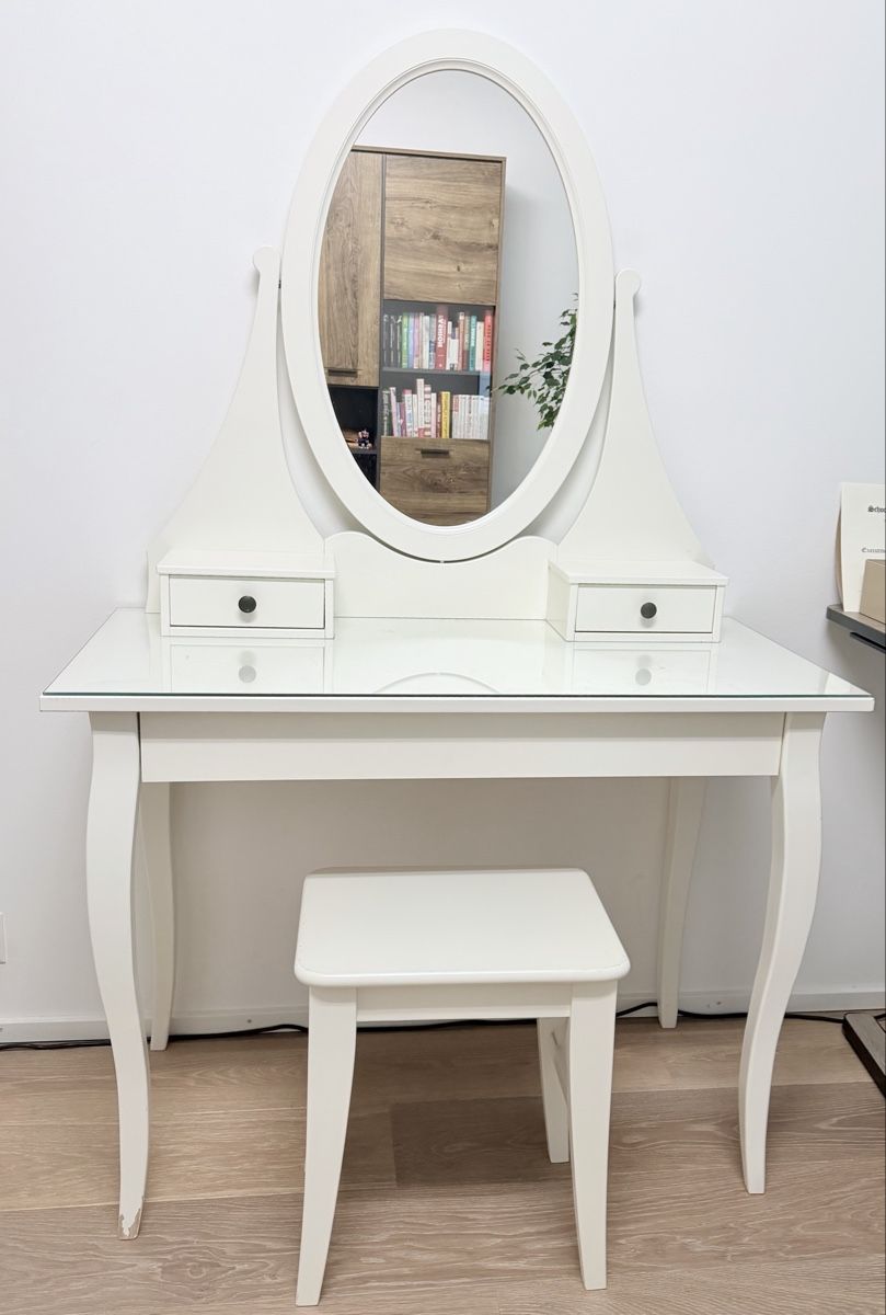 Ikea Tavoli da trucco: Elegant White Dressing Table with Stool and Mirror – Usato da Langnau am Albis venduto da vitaklimova