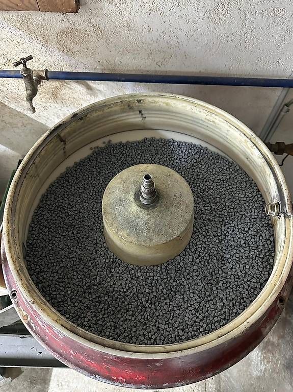 Smerigliatrici & Lucidatrici: Vibrations-Gleitschleifmaschine "Polyfinish" – Usato da Bellach venduto da ret_bs5k 1