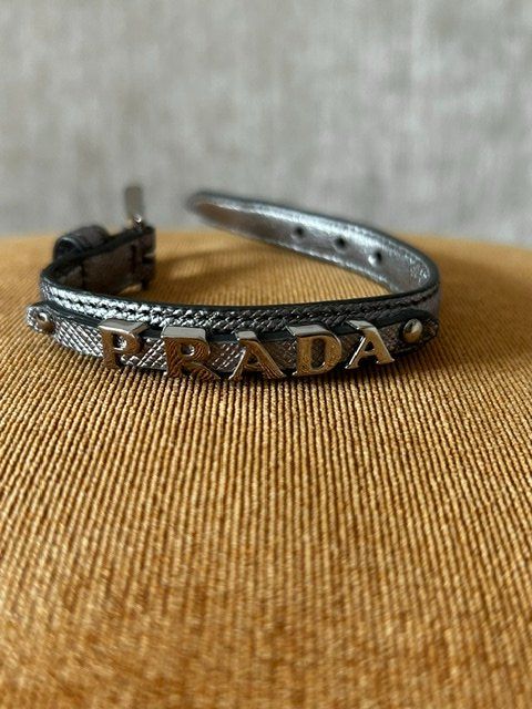 Prada Bracelets: PRADA Lederarmband platinfarben – Neuf (Voir description) à Zürich par Viel_Freude_8 1