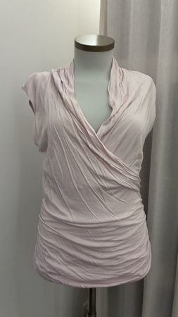 Sommerliches, helllila Drapierungstop, Gr. M, neuwertig