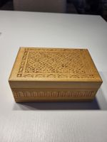 Holzschatulle/ Schmuckschatulle aus geschnitztem Holz