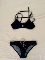 Schwimmbikini von Jolyn mit integriertem Sonnenschutz