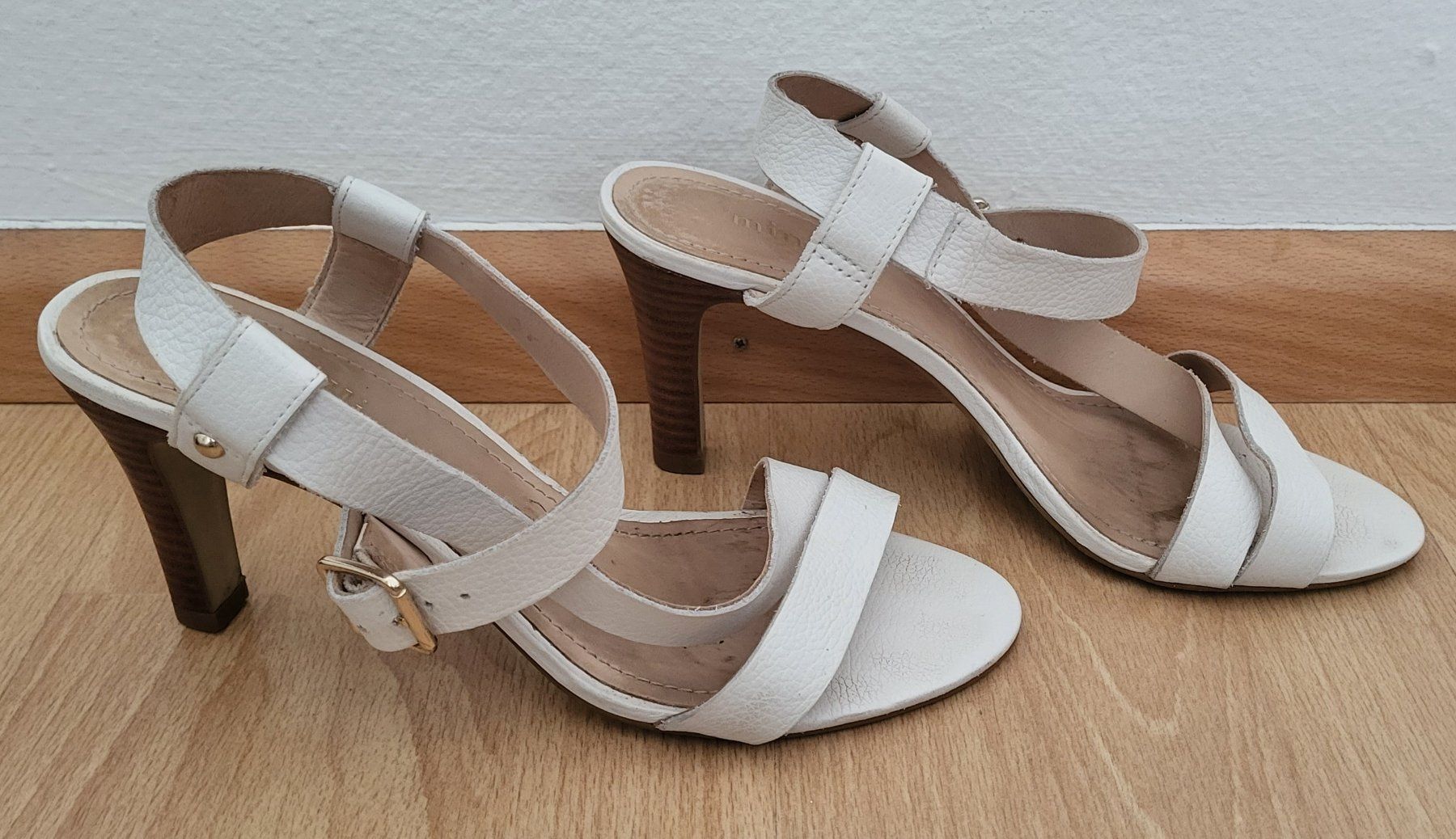 Scarpe da donna: Minelli Sandalen aus Echtleder, weiss – Usato da Basel venduto da jma_vh95 1
