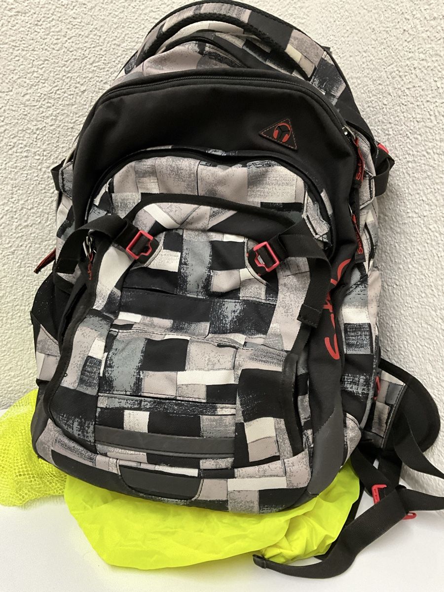 Satch Kindertaschen: Satch Schulrucksack mit dem Regenschutz – Defekt aus Siebnen von mac_8tmv