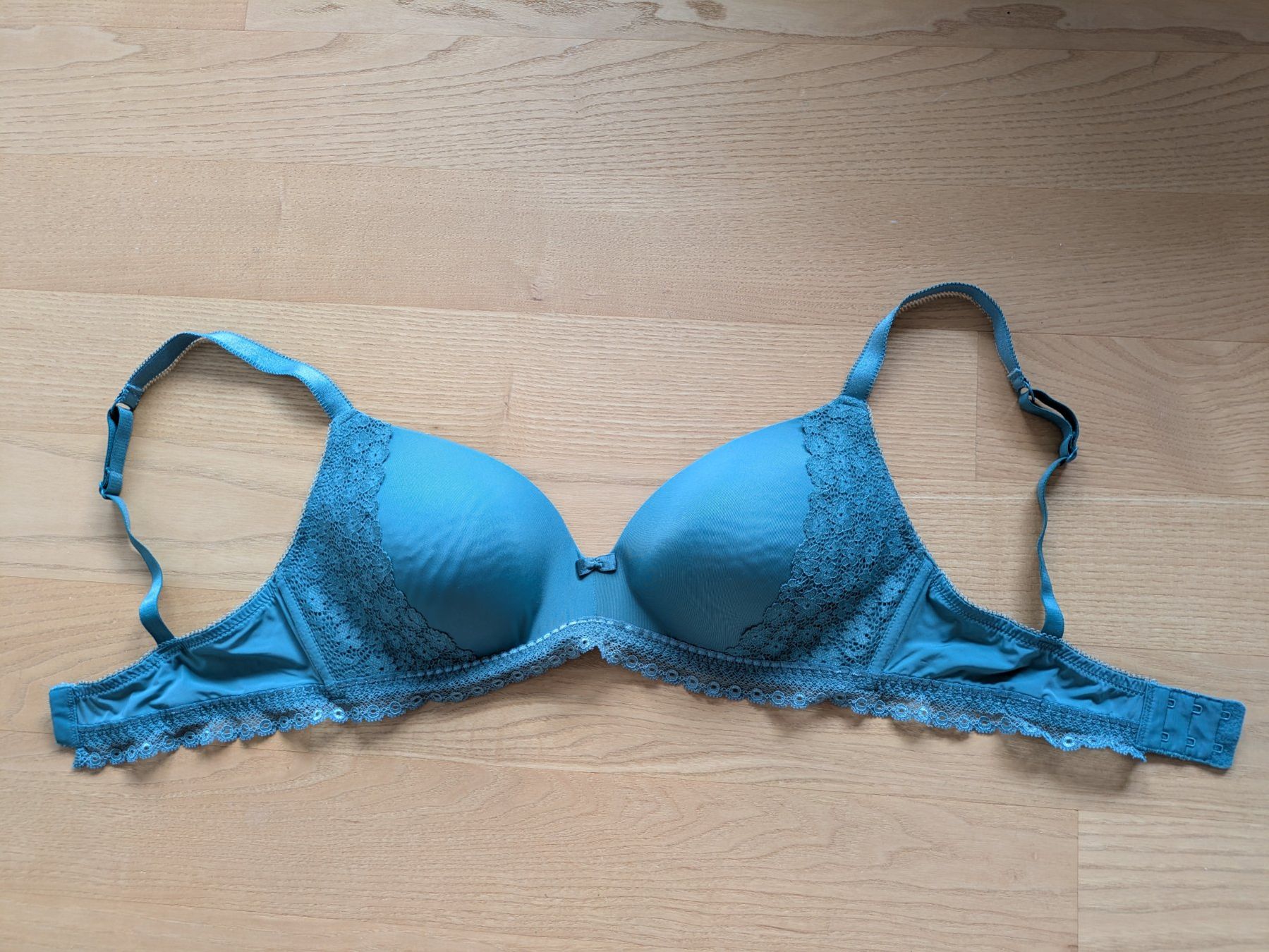 C&A Altra biancheria intima: Damen BH Türkis Spitzenbesatz Grösse 80C – Usato da Teufen AR venduto da eva_6s5f