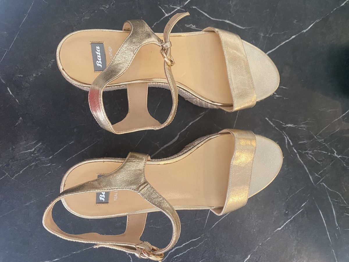 Scarpe da donna: Bata – Usato da Thun venduto da reb_qd7f 1