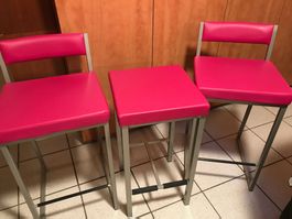 Chaises et tabouret hauts (pour table haute: 90-95cm)