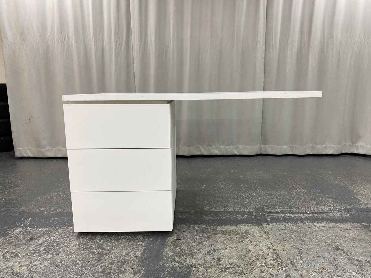 Bureaux: Schreibtisch  – D'occasion à Hägglingen par Karin0802 3