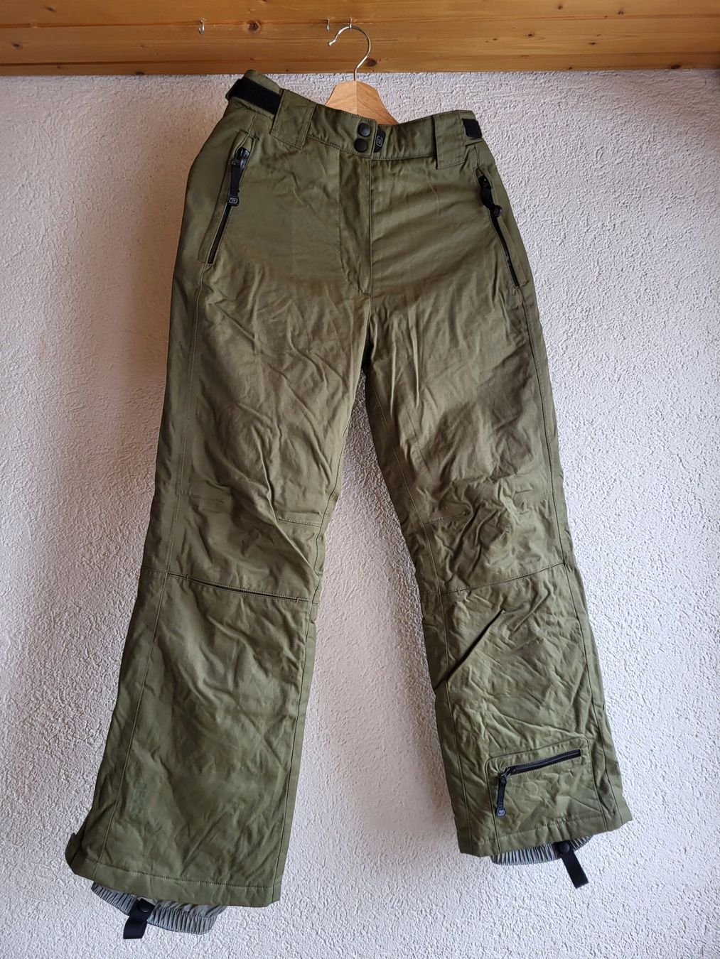 Pantaloni: Skihose olivegrün mit Reco System Gr.S – Usato da Eggiwil venduto da kariiina 1