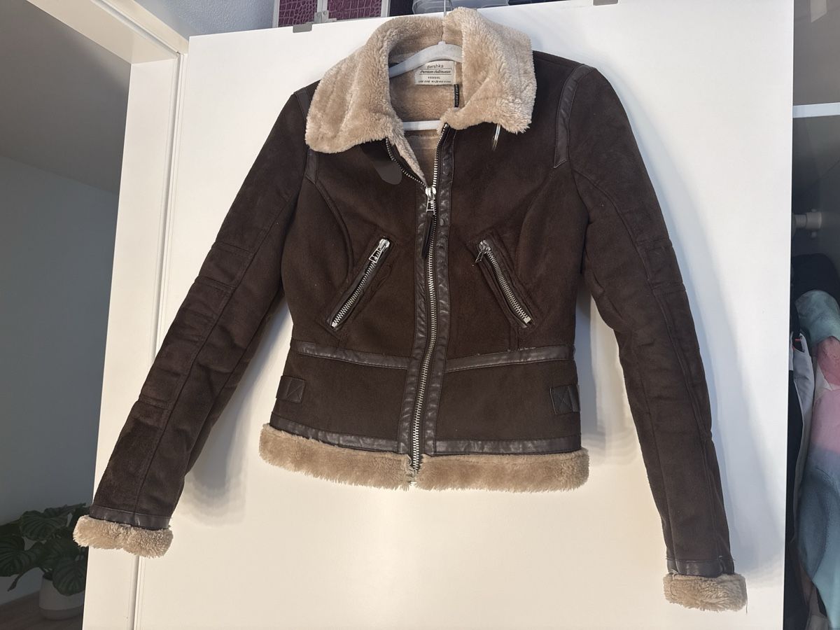 Bershka Giacche: Übergangsjacke im Wildlederlook – Usato da Zürich venduto da pmorger01