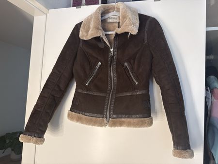 Übergangsjacke im Wildlederlook