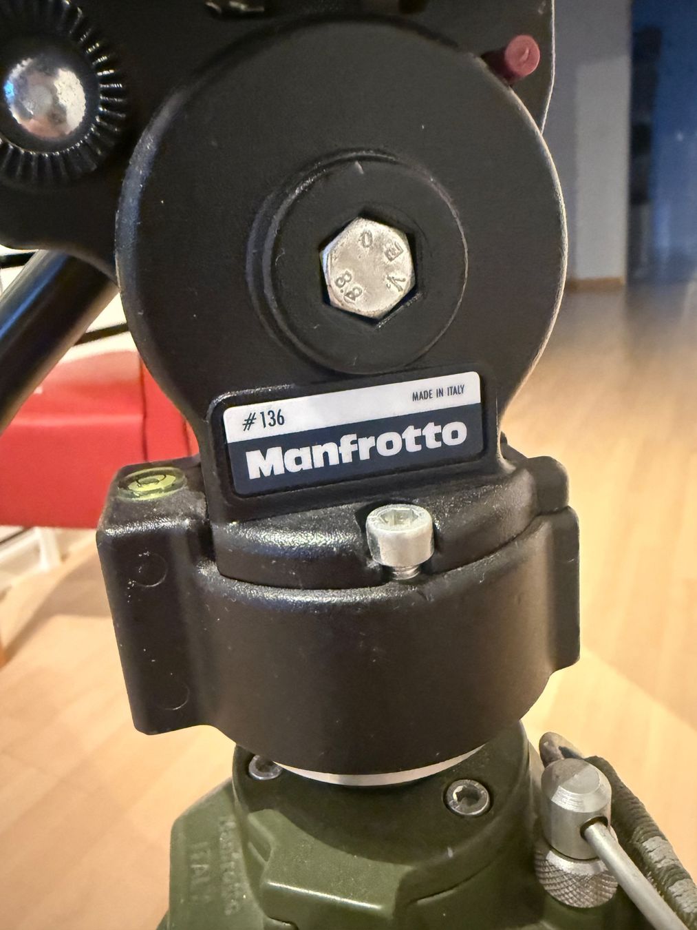 Trépieds & Accessoires: Stativ Manfrotto136 – D'occasion à Zürich par kat_d9z7 3