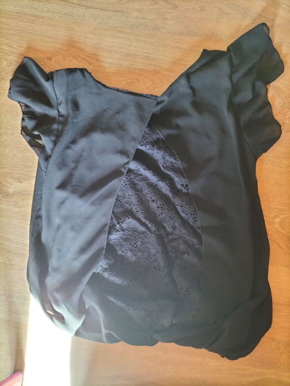 Top: t-shirt M dos "dentelle" – Usato da Gillarens venduto da Emy_28 1