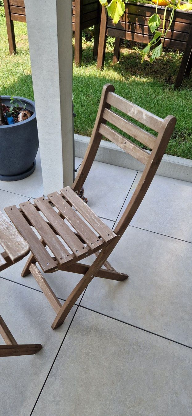 Set de table et chaises: Gartentisch mit zwei Stühlen Holz klappbar – D'occasion à Niederwil AG par fab_cmk7 5