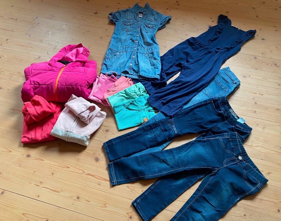 Kleiderpakete & -sets: Kinderkleider und Kinderschuhe – Gebraucht aus Marbach LU von Mammut2012 2