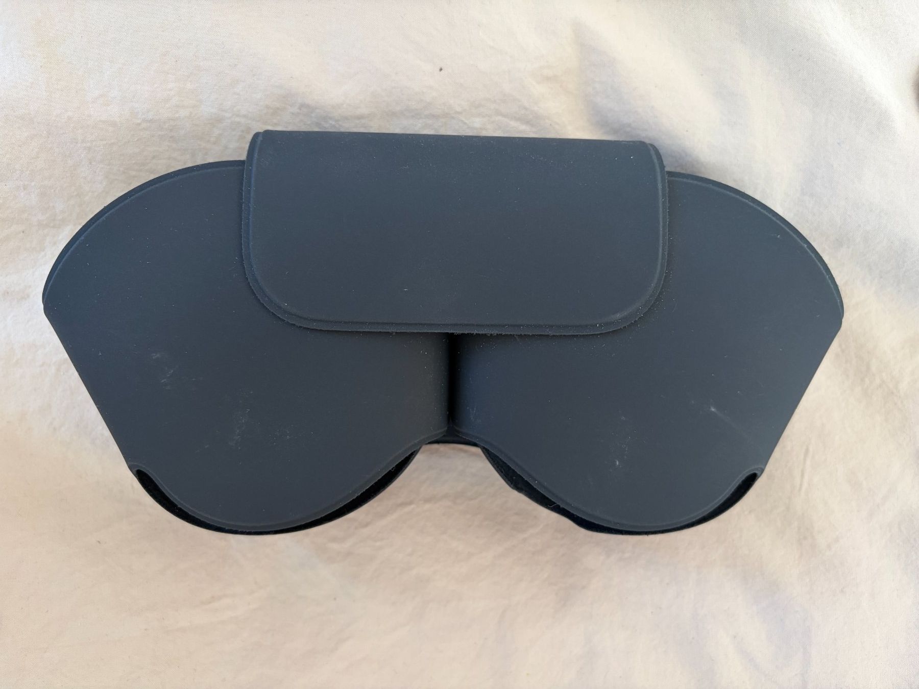 Apple Coques & Protection écran: AirPods Max 1 Charging Smart Case Apple Original replacement – D'occasion à Zürich par Swissyswissy