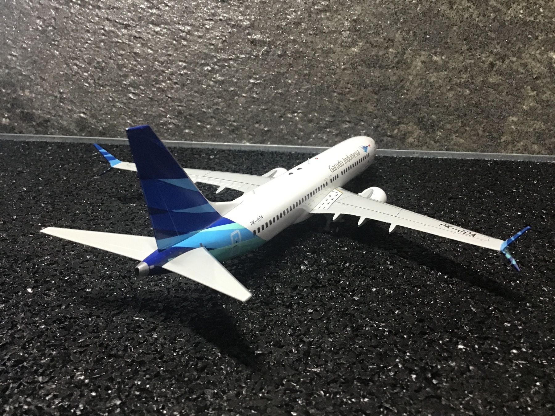 Boeing Kit di modellismo & Modellini statici: BOEING 737-8 MAX GARUDA INDONESIA 1/200 – Usato da Männedorf venduto da Spezial-Modelle 3