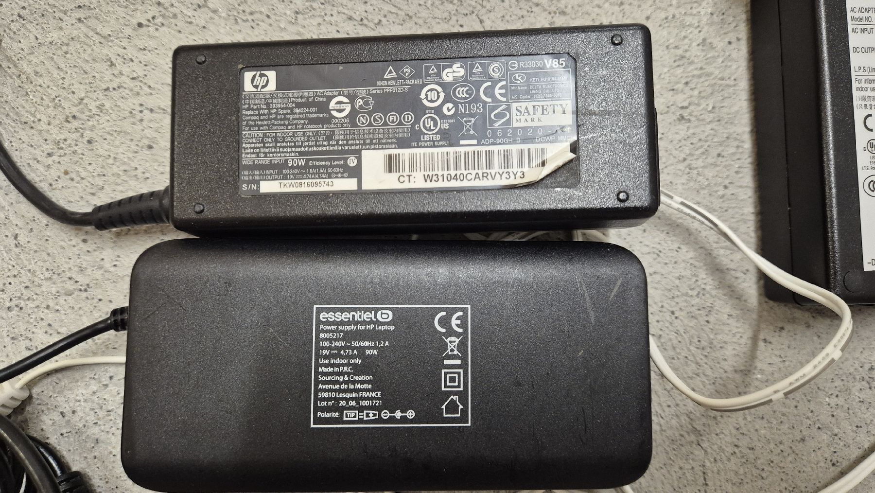Componenti elettronici: set of computer power supplies power bricks adapters – Difettoso da Fahrweid venduto da 0739 2