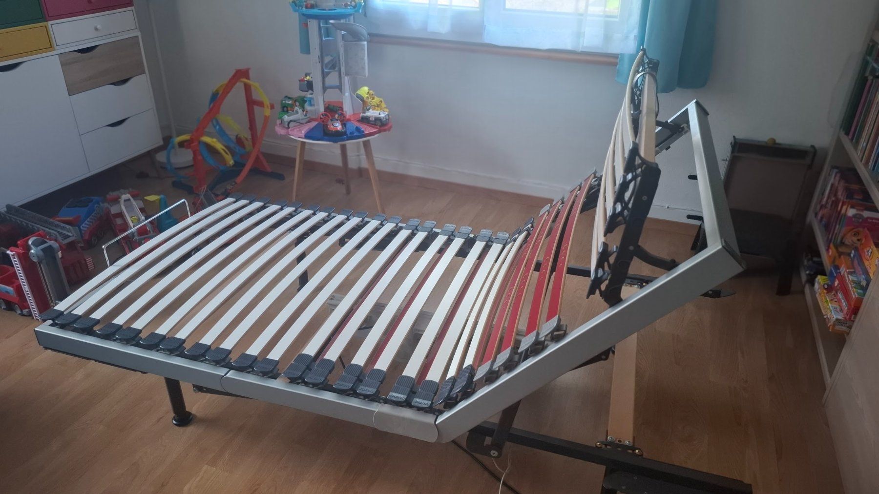 Reti a doghe: Lit 90 x 200 / sommier électrique – Usato da Fribourg venduto da Kiki020