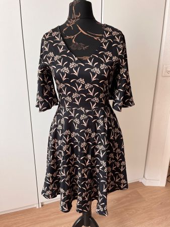 Anonyme Designer Kleid Gr. S Neuwertig