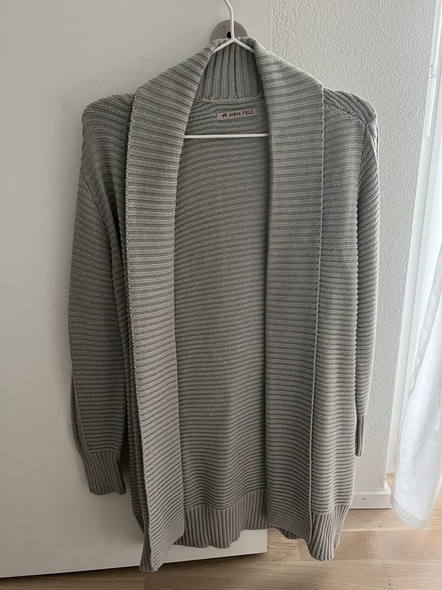 Anna Field Giacche: Anna Field Cardigan – Usato da Stein am Rhein venduto da Selomelo.