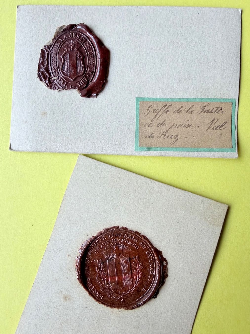 Medaillen: NEUCHÂTEL - 2X Cachets - 19ème S. - Ø 32mm – Gebraucht aus LE LIGNON von Katanaion