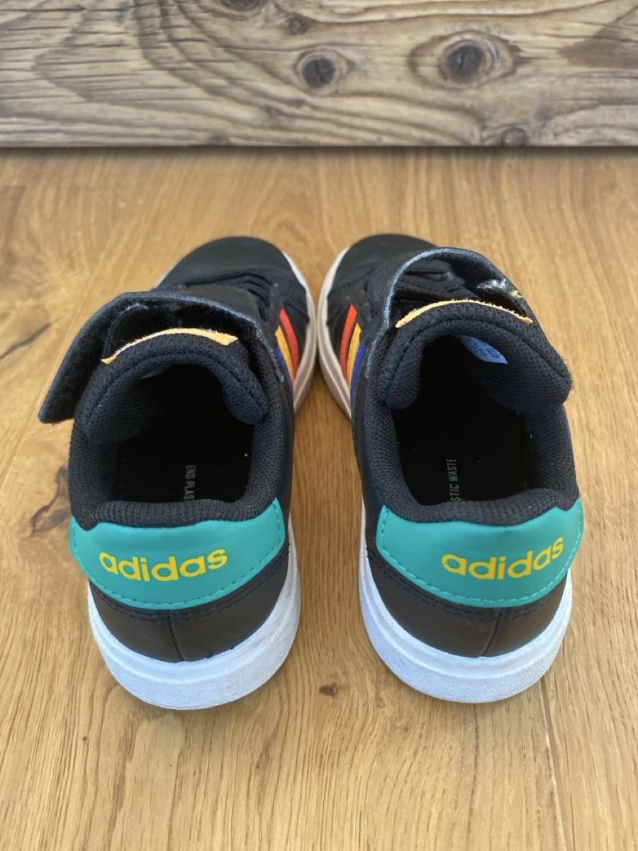 Adidas Scarpe per ragazzi: Baskets Adidas enfant pointure 28 – Usato da Riaz venduto da lae_w8v5 2